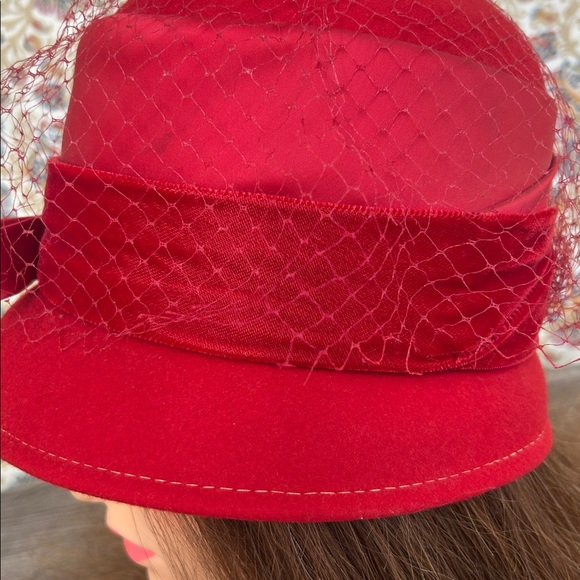 Vintage Voguemont Bucket Hat Veiled Red Wool Felt/Bow Church Broadway City - Picture 8 of 13